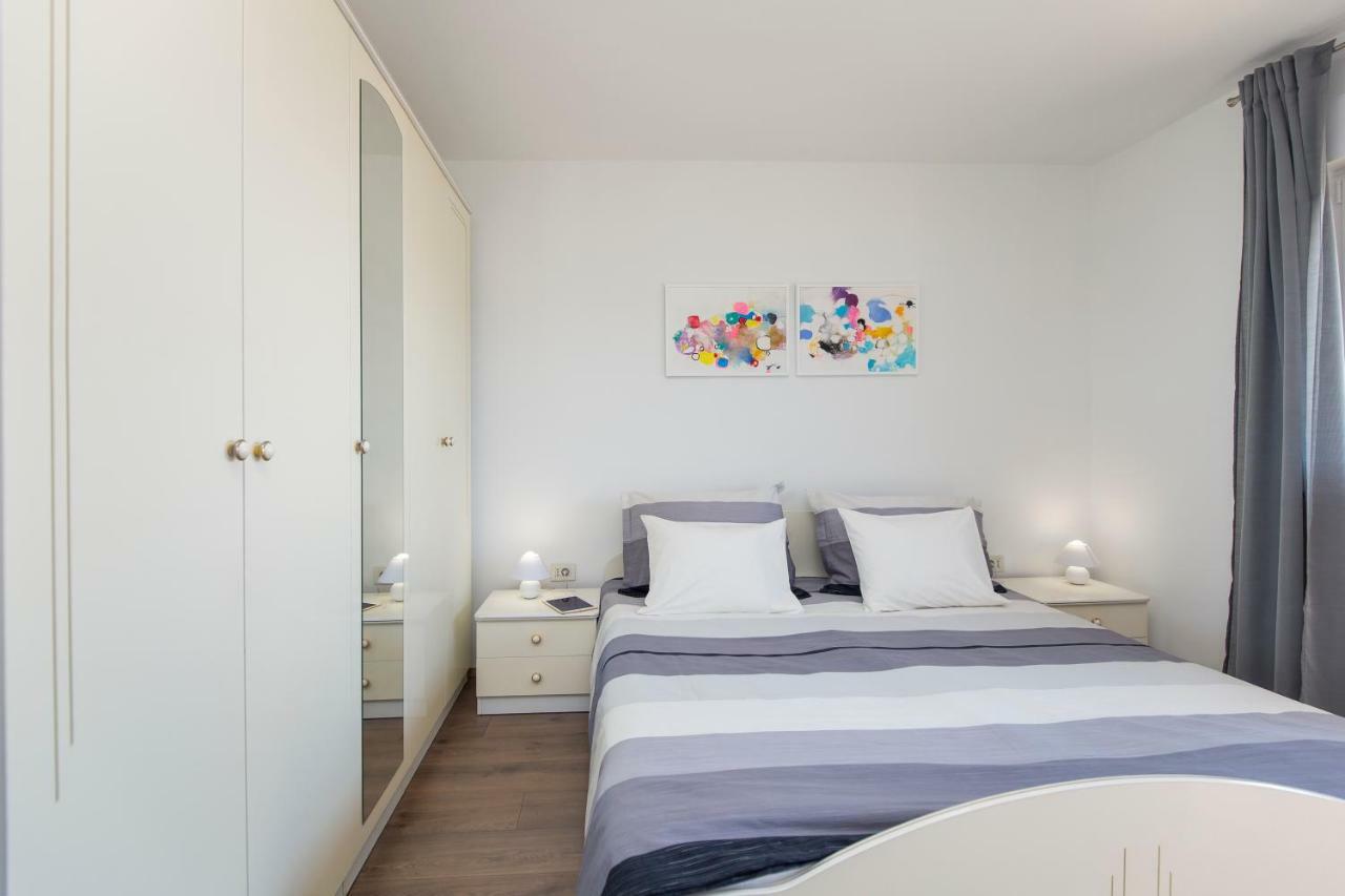 Dora Apartment *